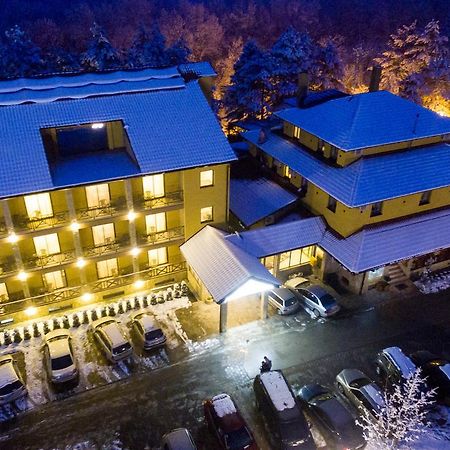 Hotel Borkovac Рума Экстерьер фото
