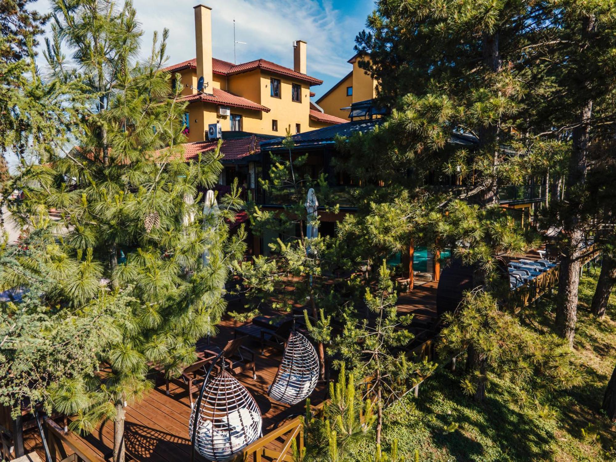 Hotel Borkovac Рума Экстерьер фото