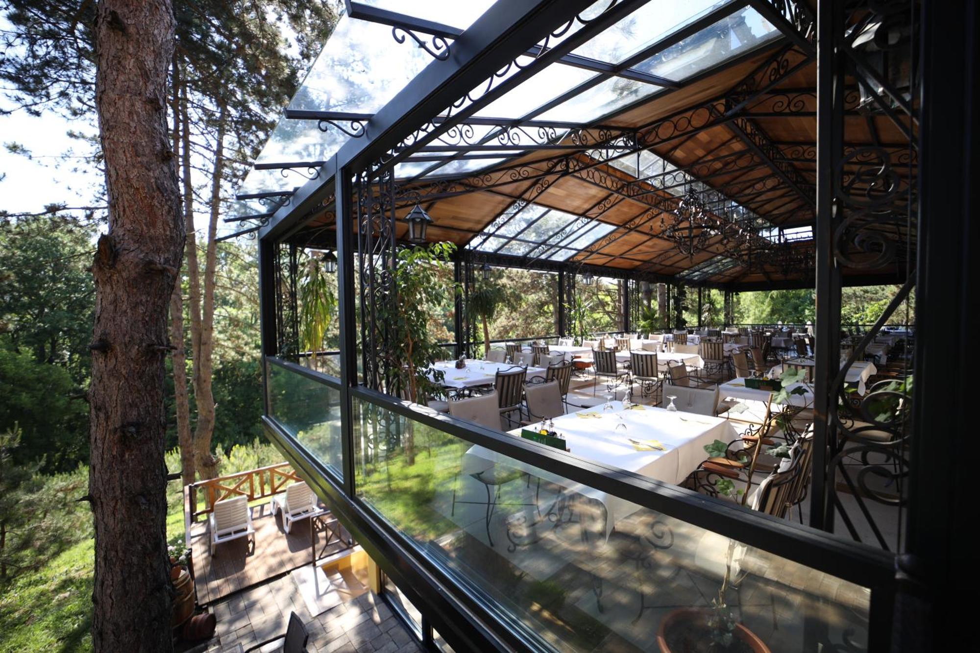 Hotel Borkovac Рума Экстерьер фото