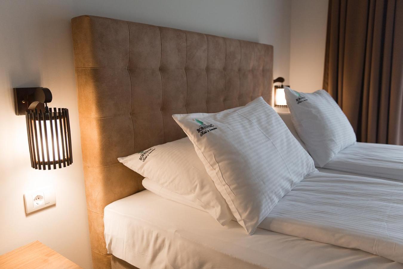 Hotel Borkovac Рума Экстерьер фото