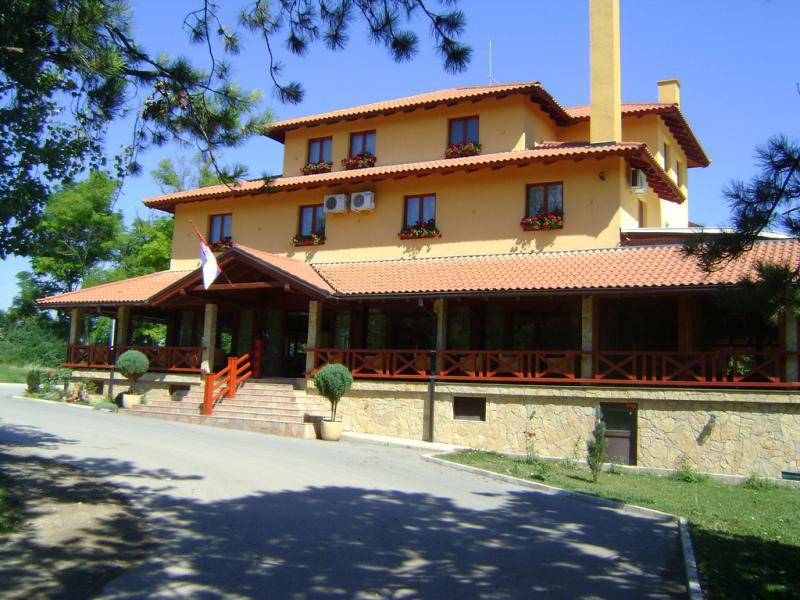 Hotel Borkovac Рума Экстерьер фото